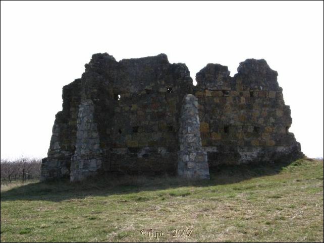 pusztatemplomrom03.jpg