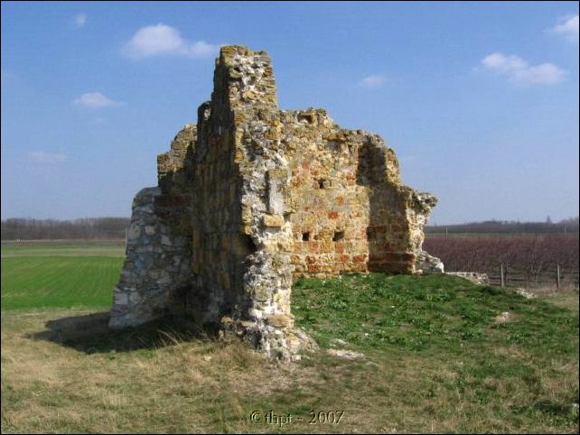 pusztatemplomrom05.jpg